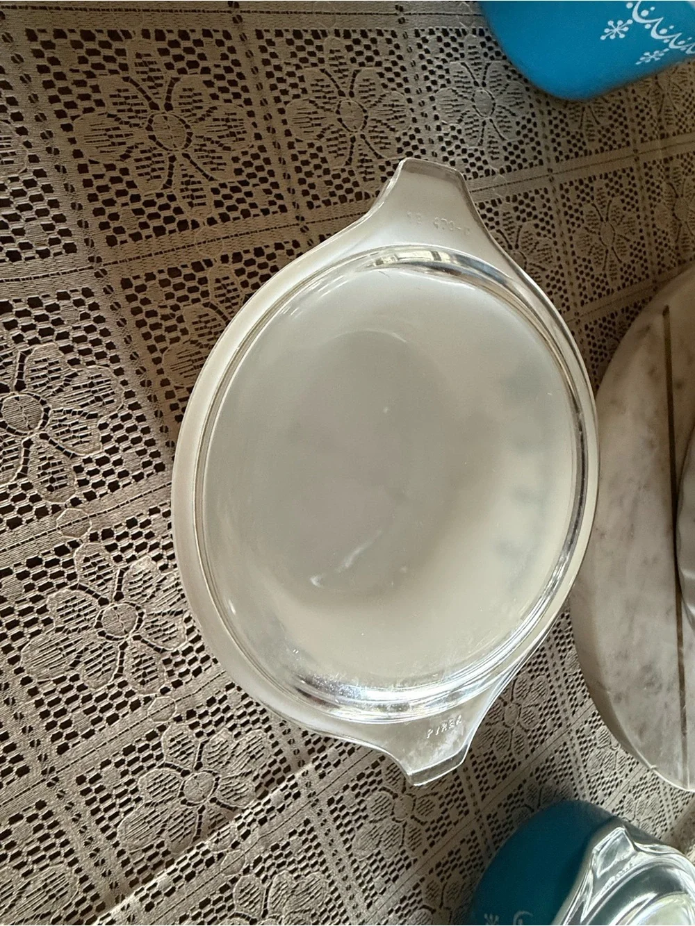 EUC PYREX Snowflake Garland Set of 3 with lids included.